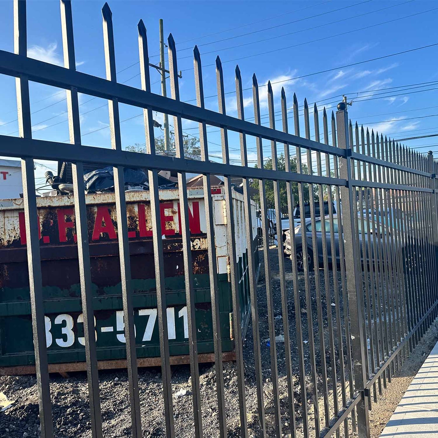 Chery Industrial 10x7 ft Steel Fence with 3 Rails, 30 Panels