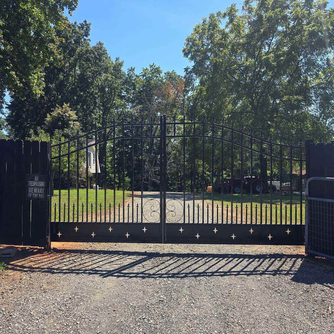 Chery Industrial 20x8 ft Steel Dual Swing Driveway Gate