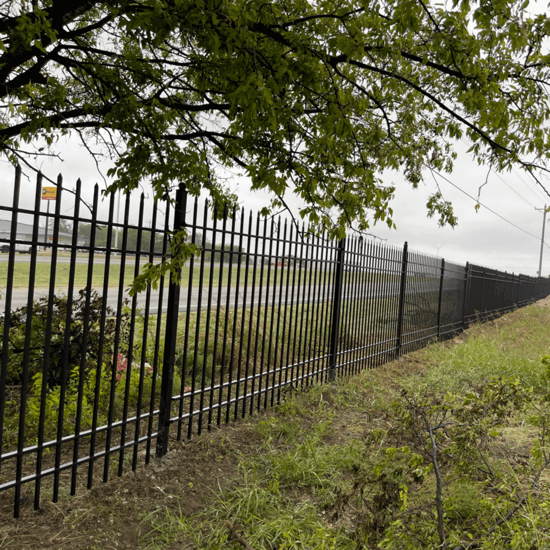 Chery Industrial 10x7 ft Steel Fence with 4 Rails, 30 Panels