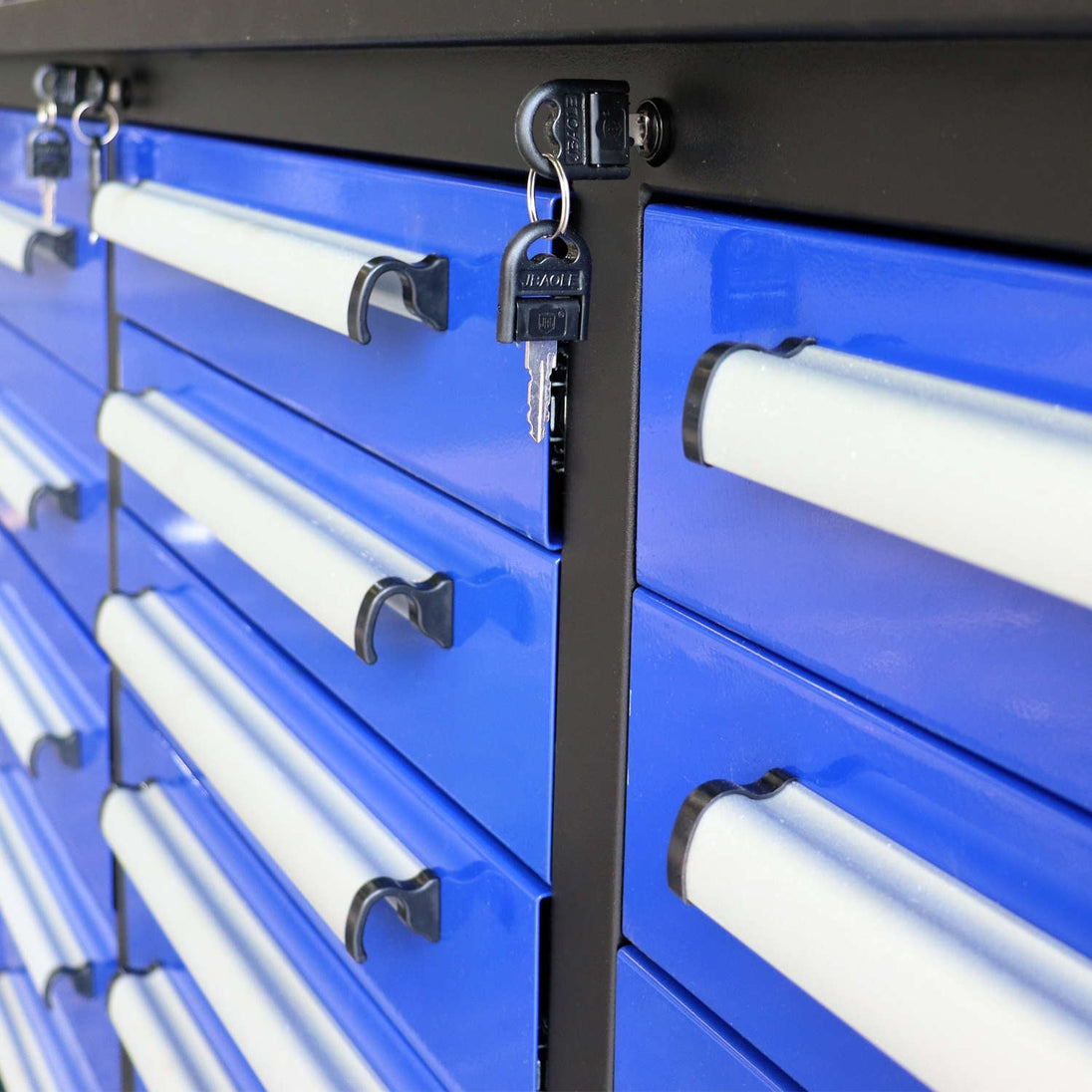 Chery Industrial 10ft Workbench Storage Cabinet with 35 Drawers
