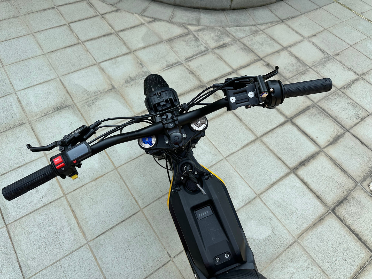 electric dirt bike Natkie N1 handle