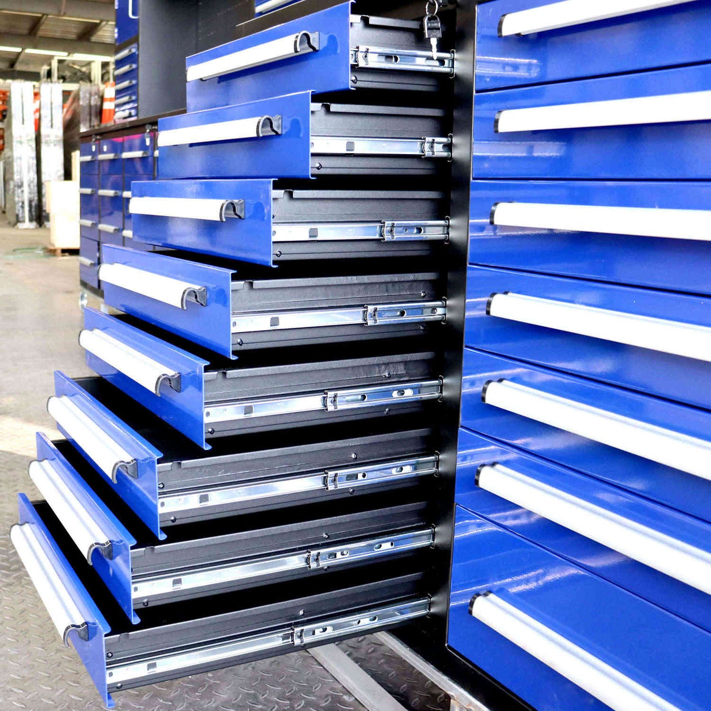Chery Industrial 10ft Workbench Storage Cabinet with 35 Drawers