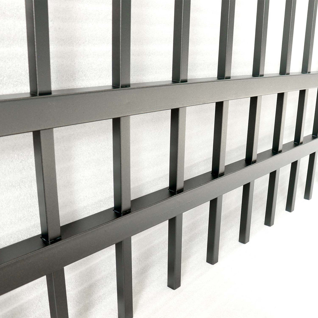 Chery Industrial 10x7 ft Steel Fence with 3 Rails, 30 Panels