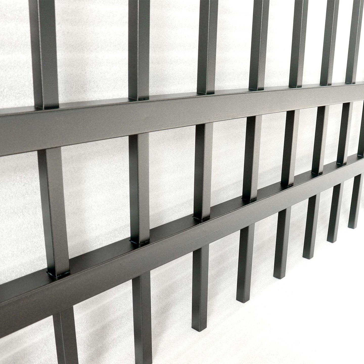 Chery Industrial 10x7 ft Steel Fence with 3 Rails, 30 Panels