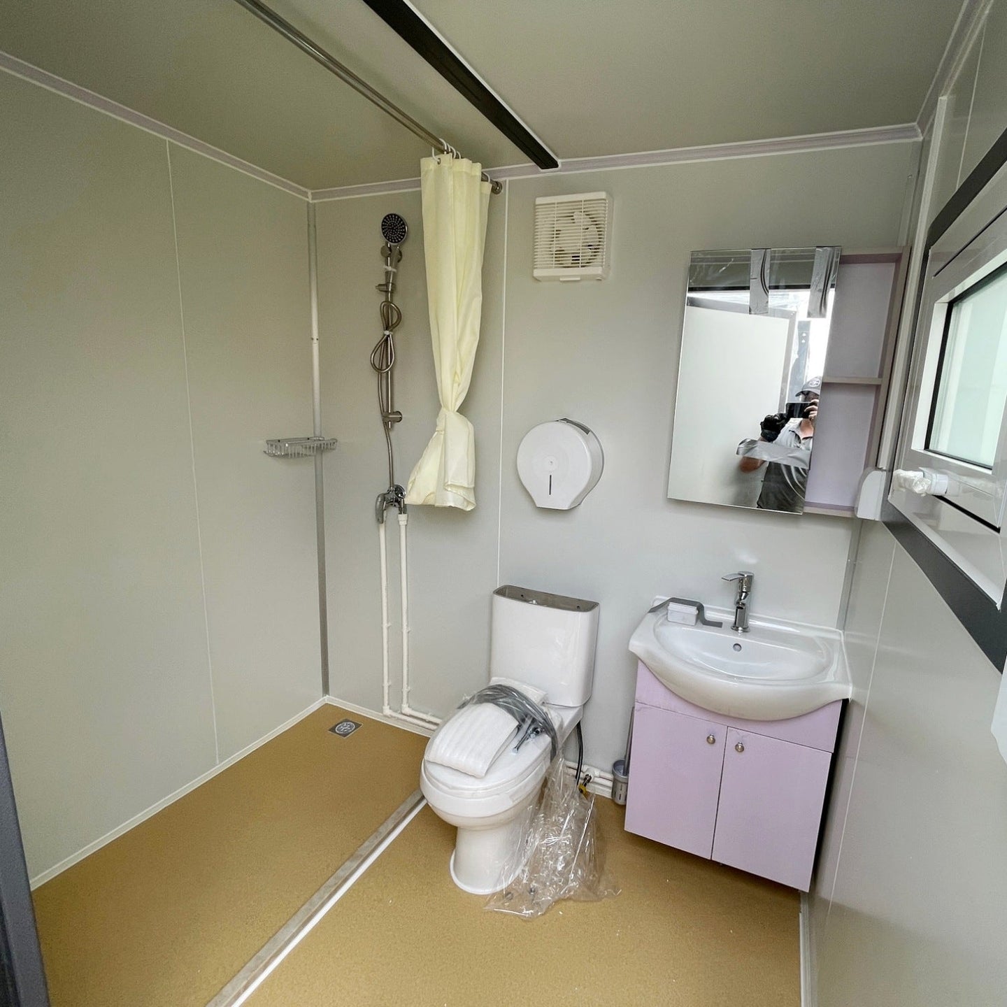 Chery Industrial Portable Toilet with Shower Curtain Style