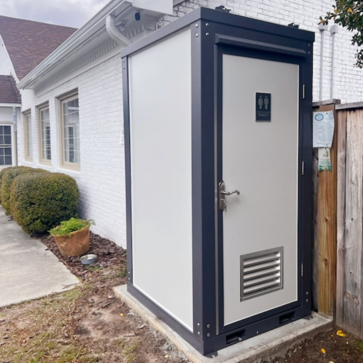 Chery Industrial Portable Restroom w/ Sink