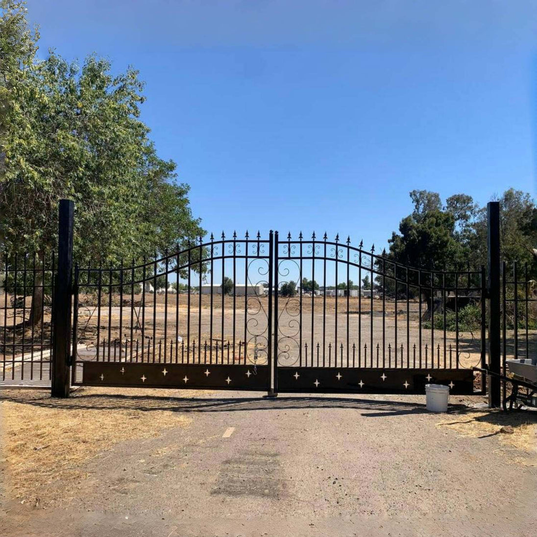 Chery Industrial 14x8 ft Steel Dual Swing Driveway Gate