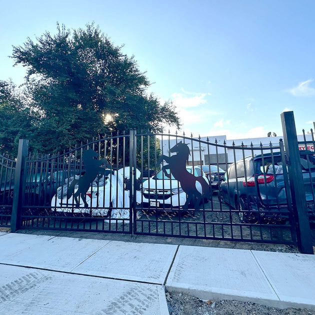 Chery Industrial 14x8 ft Steel Dual Swing Driveway Gate with Horse Pattern