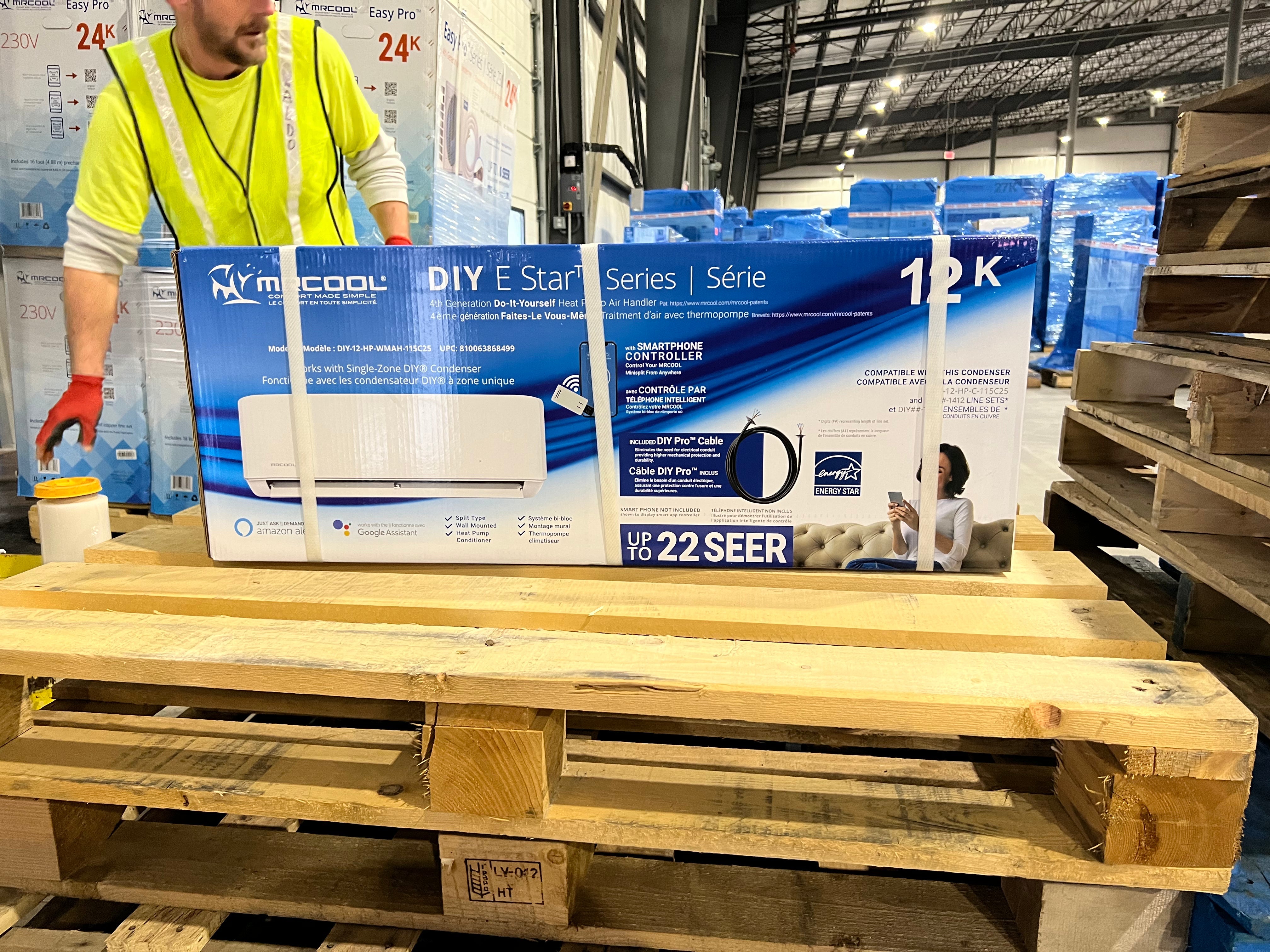 MRCOOL | DIY 12K 12,000 BTU 22 SEER 4th Gen Ductless Mini Split Air Conditioner and Heat Pump 115V | DIY-12-HP-WM-115C25